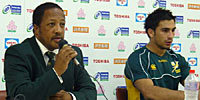 U20南アフリカ代表のサウルス監督(左)、エベルソンキャプテン