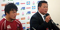 U20日本代表の薫田監督(右)、有田キャプテン
