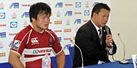 U20日本代表の薫田監督(右)、有田キャプテン